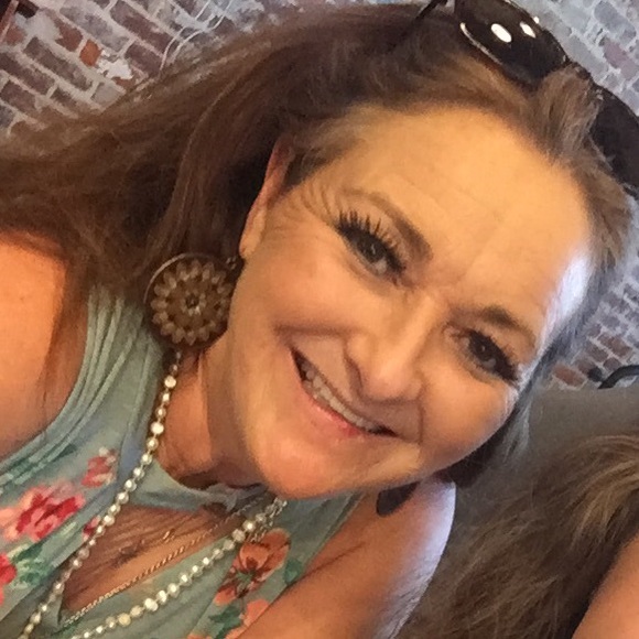 Meet your Posher, Katylee - Picture 1 of 1